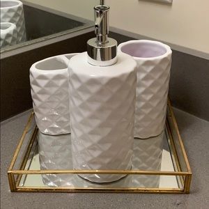 Bathroom set with tray